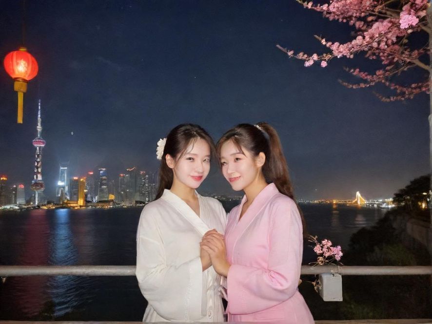 深圳夜色下的豪华会所入口